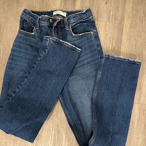 Abercrombie & Fitch Ultra High Rise 90s Straight Jeans - Picture 3 of 7